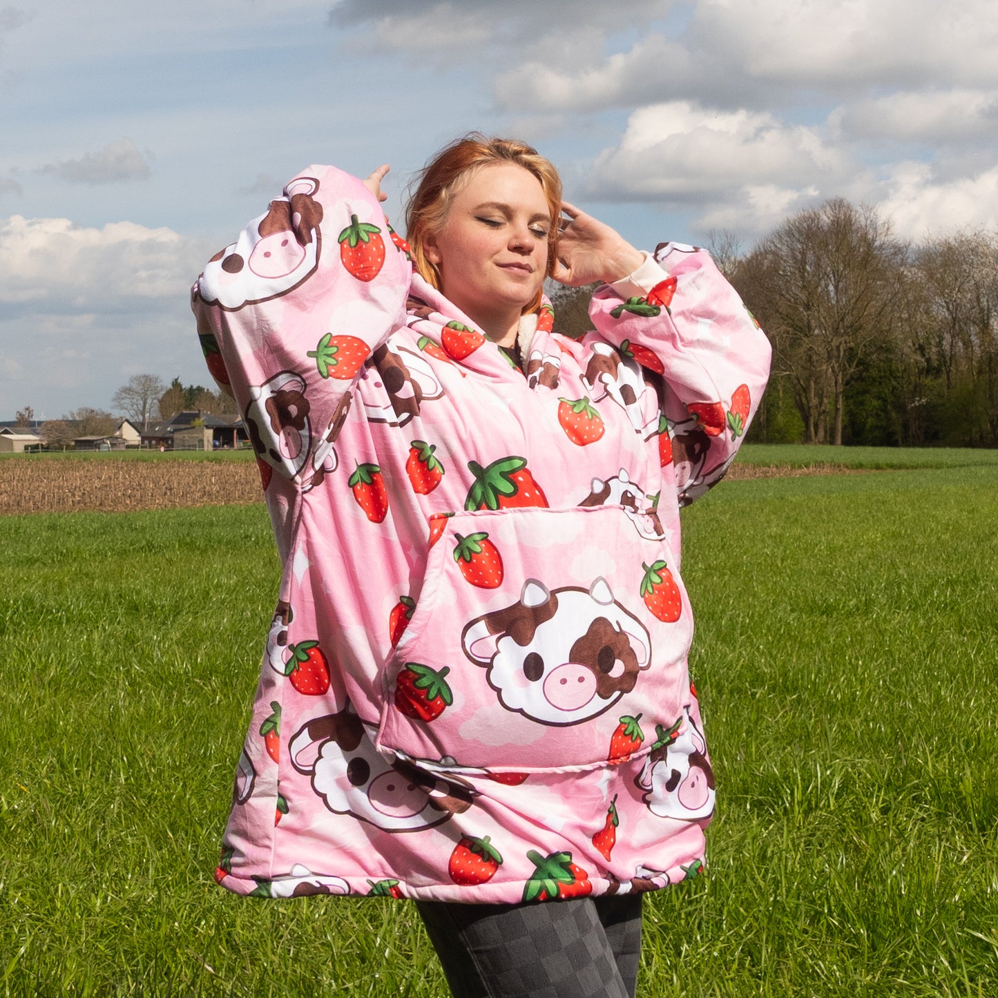 🍓 Strawberry Cow - fluffy blanket hoodie